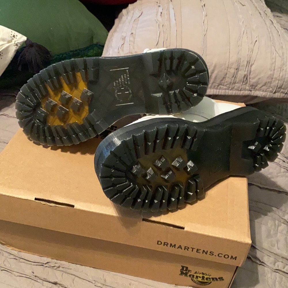 Dr. Martens Sinclair Boot - Picture 5 of 8